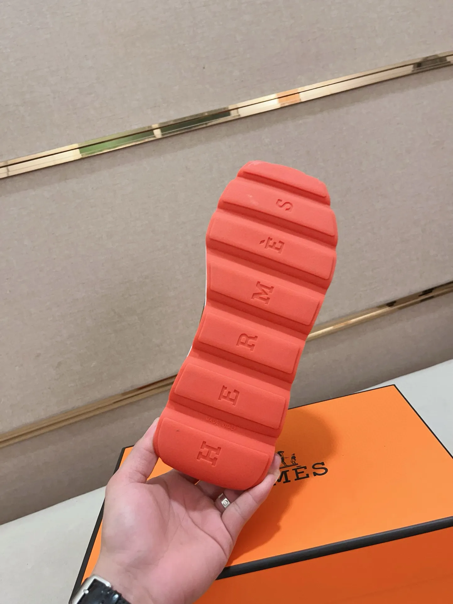 Factory price: 460💰《HERMES》【Classic Original Version】Hermès; Top 🔝 Purchasing Agency 🔍🔍 Men's latest 🇺🇸 counters are on sale simultaneously, original imported from Italy ▲▲First-layer cowhide ▲▲ (high-end, extravagance and class) times) Exquisite workmanship (Italian 🇮🇹Imported water-dyed 🐂cowhide lining) sole: Original sole provided by the original factory, ⚠️exclusive double-layer activity·TPR·rubber·combined molded outsole; super comfortable·wear-resistant·non-slip·environmental protection The real thing is more beautiful if you take the real thing (high quality, follow the order), you can enter and exit the counter at will * Number of yards: 38·39·40·41·42·43·44# (can be customized 45.)